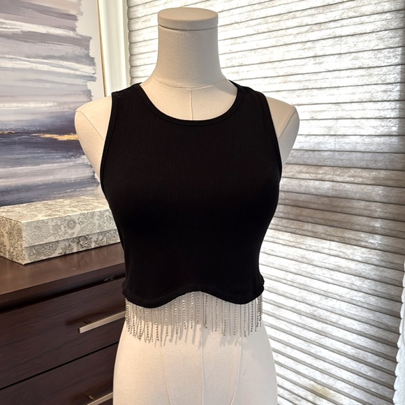 Woman's Crew Neck Racer Back Crop Tank With Sparkly Tassel Hem. Size Small - Picture 6 of 10